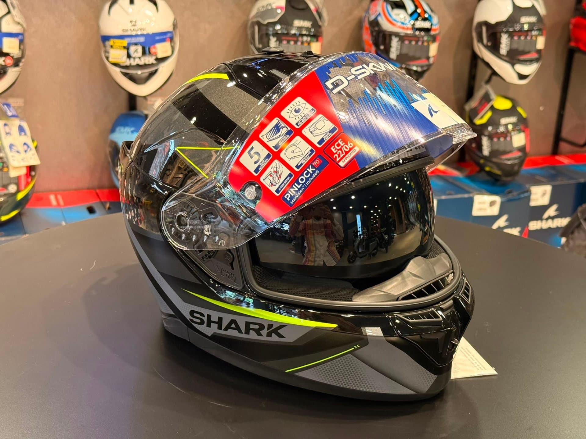 Shark D-Skwal 3 Sızlar Kapalı Kask - 1