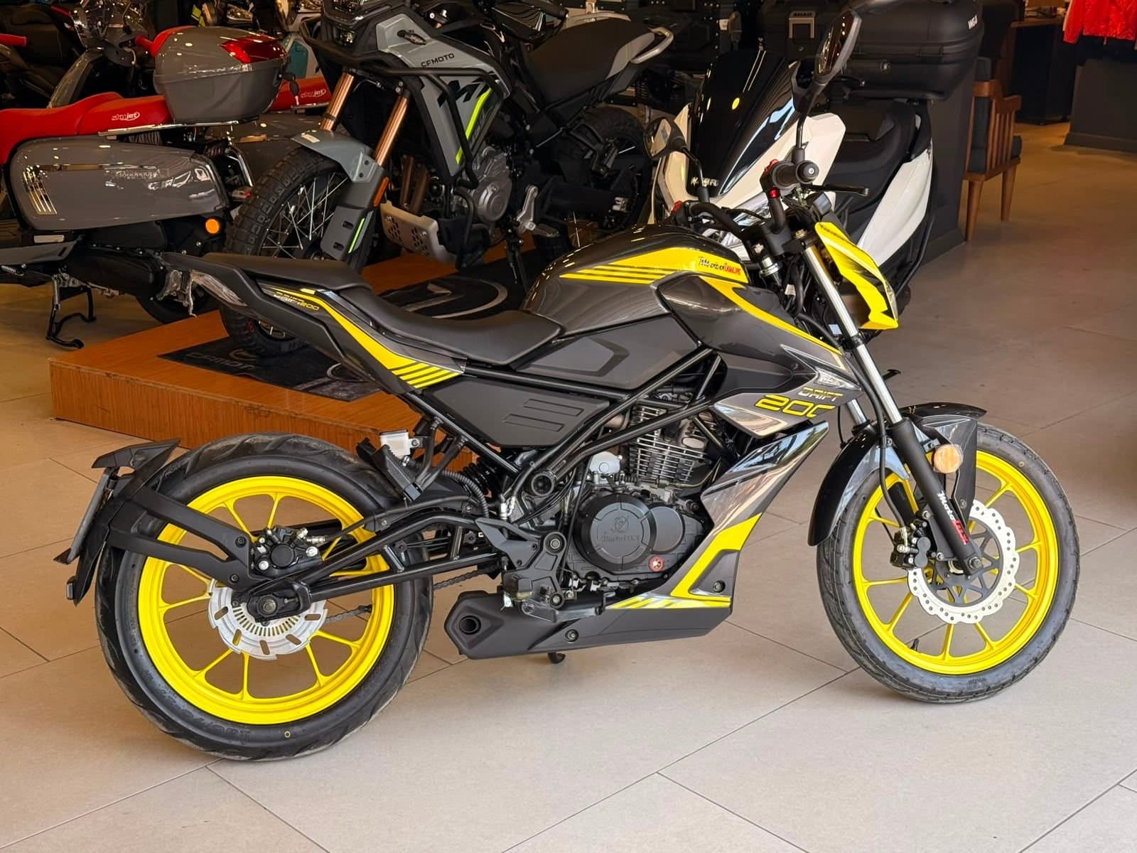 MOTOGARAGE52'DEN MOTOLUX DRİFT200 NAKİTE ÖZEL - 1