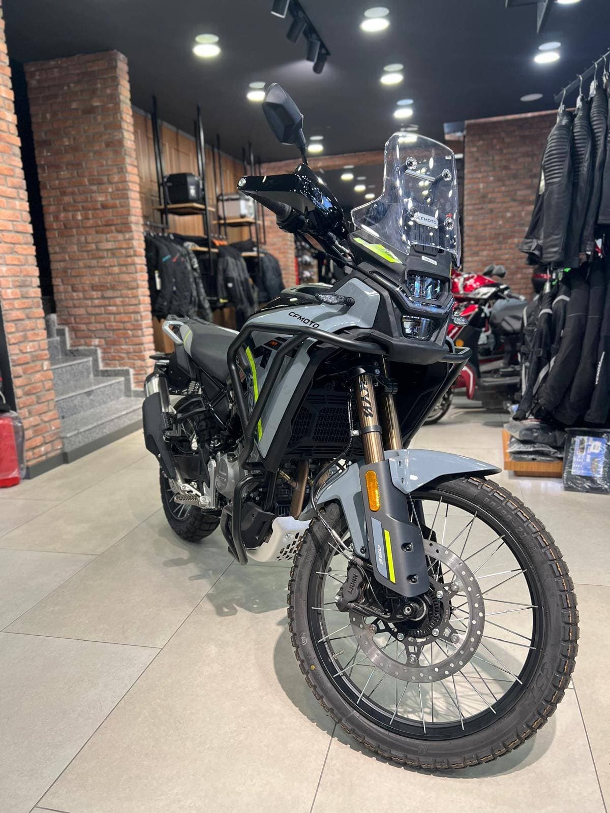 Motogarage52'den 2026 CFMOTO 450MT tüm renkler - 1