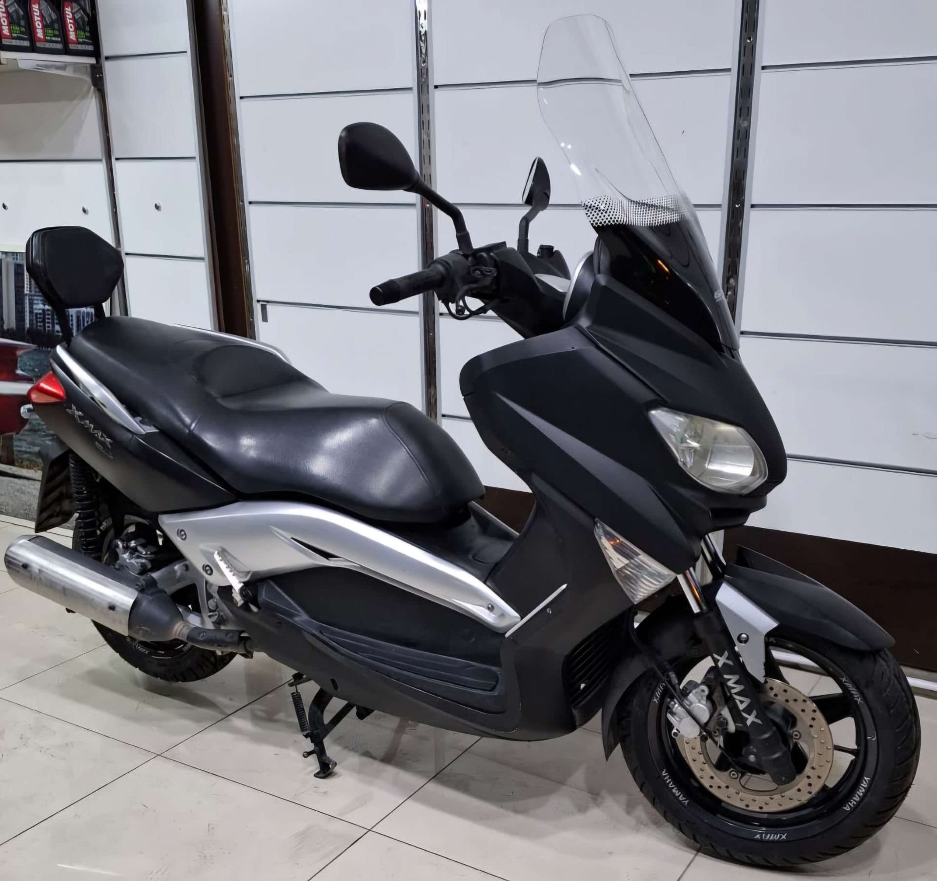 Yamaha 250 MomoDesing - 1
